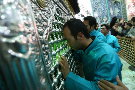 مهندسان قمی در حرم کریمه اهل بیت (س) غبار از دل زدودند