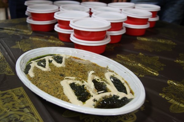 آیین تعزیه خوانی و توزیع غذا به نفع نیازمندان برگزار شد