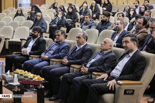 کسب رتبه برتر روابط عمومی سازمان در جشنواره مطبوعات استان قم